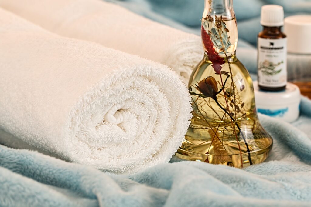 serviette, huile de massage, spa